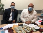 ضبط 98 ألف دولار مع راكب قادم من جنوب السودان بمطار القاهرة .. صور