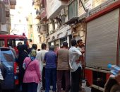 محافظ الإسكندرية يصل مكان حادث انهيار عقارين بمنطقة بحرى