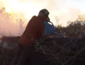 اندلاع حريق بغابات الأمازون بسبب إشعال مزارع النار لتطهير أرضه بالبرازيل