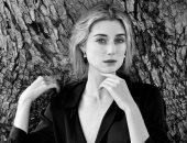 إليزابيث ديبيكى تلعب دور الأميرة ديانا فى مسلسل The Crown