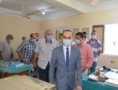 نائب محافظ سوهاج يتفقد سير العمل بإدارة خدمة المواطنين فى المراغة.. صور