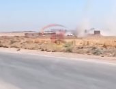 المشاهد الأولى لآثار القصف الأمريكى على الحاجز العسكرى السورى بالقامشلى.. فيديو