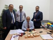 جمارك مطار القاهرة تضبط محاولتى تهريب نقد أجنبى مع راكبين مصريين 