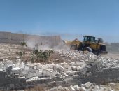 صور .. إزالة سور مخالف بطول 600 متر ببرج العرب غرب الإسكندرية