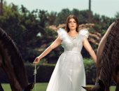 ليلى زاهر فى جلسة تصوير جديدة بفستان أبيض