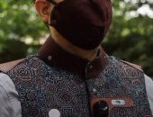 عالم هندى يخترع سترة تكنولوجية تقى مرتديها من عدوى كورونا.. فيديو