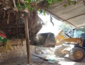 مجلس مدينة السنطة يشن حملة مكبرة لرفع الإشغالات.. صور