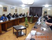 وزير التموين يبحث مع مسئولى السودان زراعة فول الصويا والذرة فى أراضيها