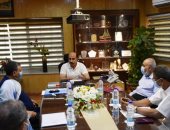 محافظ أسوان: إجراءات قانونية رادعة للمخالفات فى إجراءات تعاقدات التغذية المدرسية