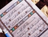 قارئ يشارك بصورة من القرآن تبرز موهبته فى فن الخط العربى