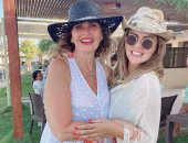 مها الصغير تحتضن يسرا فى أحدث ظهور لهما من عطلتهما الصيفية