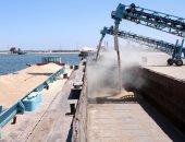 ميناء دمياط ينجح فى نقل شحنة قمح لصومعة إمبابة عبر النيل للمرة الثانية