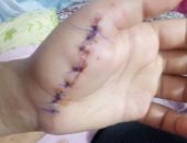 5 بلطجية يعتدون على ربة منزل وشقيقها ويحاولون خطف ابنتها ببنها