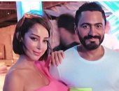 تامر حسنى يحتفل بعيد ميلاده مع زوجته بسمة بأغنيات رومانسية وأجواء مبهجة.. فيديو