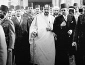 قصة صورة عمرها 74 سنة للملك فاروق يصطحب الملك عبد العزيز للأزهر