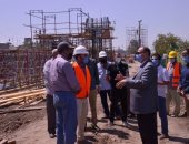 محافظ أسيوط يتفقد الأعمال الإنشائية لكوبرى منقباد العلوى بطريق أسيوط- القاهرة الزراعى