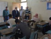 محافظ المنيا يتفقد عدد من لجان امتحانات الثانوية العامة للدور الثانى.. صور