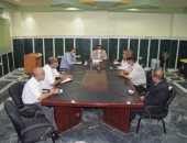 نائب محافظ المنيا يتابع عددا من الملفات مع رؤساء القرى بمركز ملوى.. صور