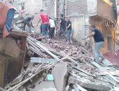 إنقاذ شخص ونقله للمستشفى والبحث عن ضحايا جدد تحت أنقاض المنزل المنهار بطنطا