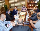 محافظ أسوان للجنة خلية إدارة أزمة كورونا: وفروا الأدوية وجهزوا فرق الإسعاف