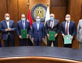 محافظ الوادى الجديد يوقع برتوكول توصيل الغاز الطبيعى للمنازل بحضور وزير البترول