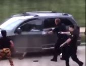 لحظة إطلاق الشرطة الأمريكية الرصاص على شاب أسود بولاية ويسكونسن.. فيديو وصور
