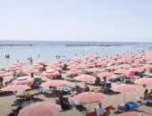 شواطئ إيطاليا تعود للاكتظاظ بالمصيفين وعدم مراعاة مسافات التباعد.. فيديو