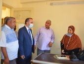 صور.. وكيل تضامن الأقصر يتفقد إدارة إسنا ويستمع لشكاوى المواطنين ويوجه بحلها