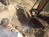 فرق الصيانة تعمل لإنهاء مشكلة انقطاع المياه المستمر بكوم أمبو