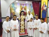 مطران الأقباط الكاثوليك بسوهاج يزور كنيسة العائلة المقدسة في طما