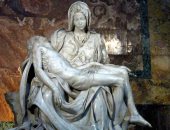 100 منحوتة عالمية.. تمثال "الرحمة" لمايكل أنجلو السيدة العذراء تبكى المسيح