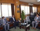 محافظ الإسماعيلية يستقبل رئيس مجلس ادارة شركة المقاولون العرب (صور)