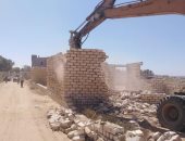 صور .. تنفيذ 6 قرارات إزالة تعدى على أراضى ملك الآثار غرب الإسكندرية