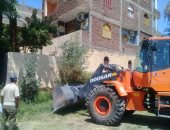 صور.. إزالة وتنفيذ 10 قرارات لتعديات على أراضى الدولة بمدينة القرنة بالأقصر