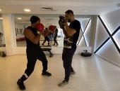أحمد العوضى يتحول لملاكم فى فيديو جديد ومحمد عبدالرحمن مازحا: خليها على الله