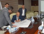 وزير الإسكان ومحافظ القاهرة يتابعان تطوير "عين الصيرة" و"سور مجرى العيون"