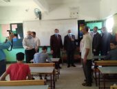 فيديو وصور.. محافظ كفر الشيخ يتفقد لجان الثانوية ويوجه بتوفير الهدوء للطلاب