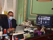 نائب رئيس جامعة عين شمس يعتمد خطط التعليم الهجين بالكليات
