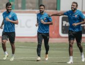 كواليس مران الأهلي.. ضحك كهربا مع صالح.. وفايلر يخطف الأنظار بـ"السبورة".. صور