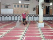 تطهير مساجد دمياط استعدادًا لعودة صلاة الجمعة غدًا.. صور