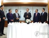 رئيس كوريا الجنوبية يجتمع مع رؤساء كنائس البروتستانت لطلب تعاونهم فى مواجهة كورونا