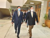 محافظ أسيوط ورئيس الهيئة العامة للاستثمار يتفقدان مجمع خدمات المستثمرين