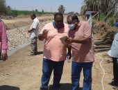 مدير صيانه المجارى المائية يتفقد أعمال تأهيل الترع في أسوان.. صور