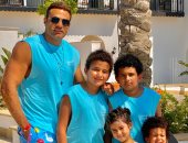 شاهد.. محمد نور مع أولاده الأربعة فى إطلالة صيفية