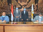 محافظ الغربية يوقع بروتوكول تعاون لتنفيذ مشروعات الرصف بـ191 مليون جنيه