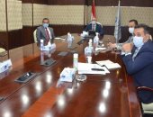 وزير الإسكان يستعرض مخطط تطوير قطعتي أرض لشركات قطاع الأعمال بمحور المحمودية
