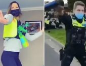 أستراليون يسخرون من شرطى رش الفلفل على احتجاج ضد الحجر المنزلى.. فيديو
