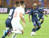 صور.. عاشور وصبحى يؤازران الزمالك أمام إنبى