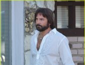 هل يقدم برادلى كوبر فيلما عن مصفف الشعر جون بيترز؟