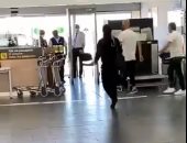 هل اجتمع بميسى؟.. جوارديولا يغادر برشلونة.. فيديو